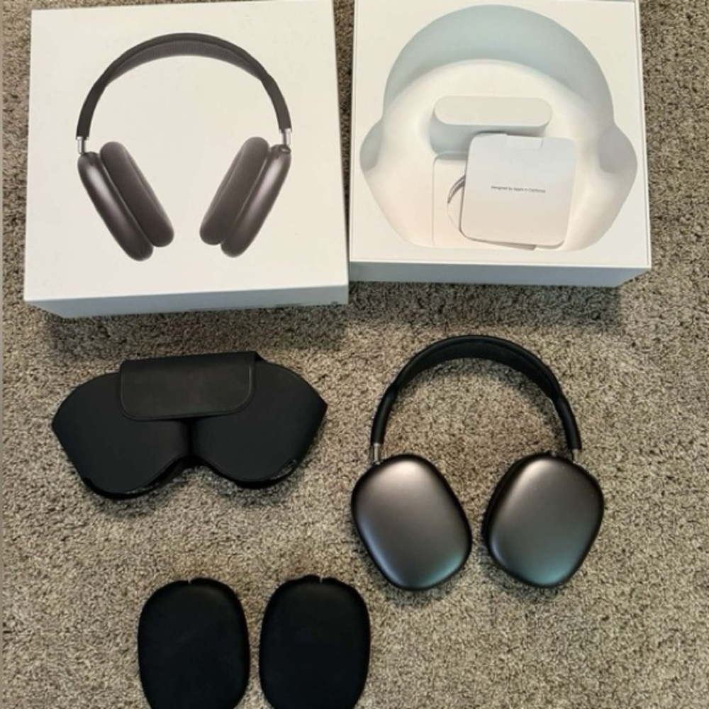 Apple AirPod Maxes Midnight